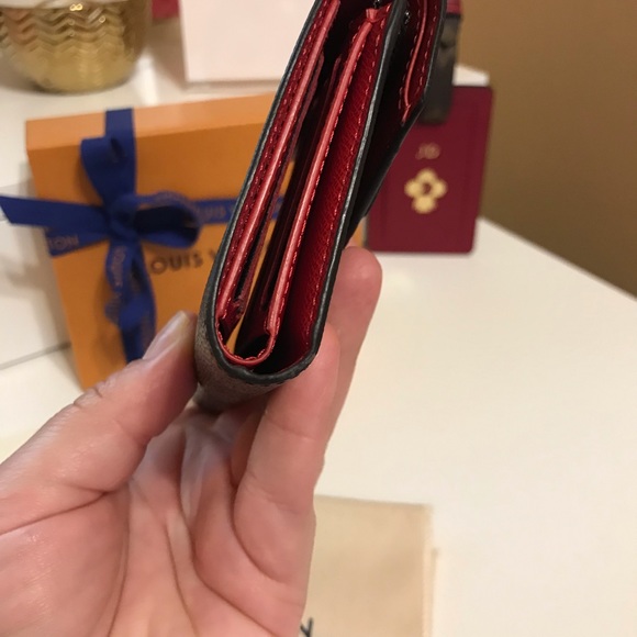 ❤️SOLD❤️Louis Vuitton Victorine Wallet Patches DE - Picture 3 of 8